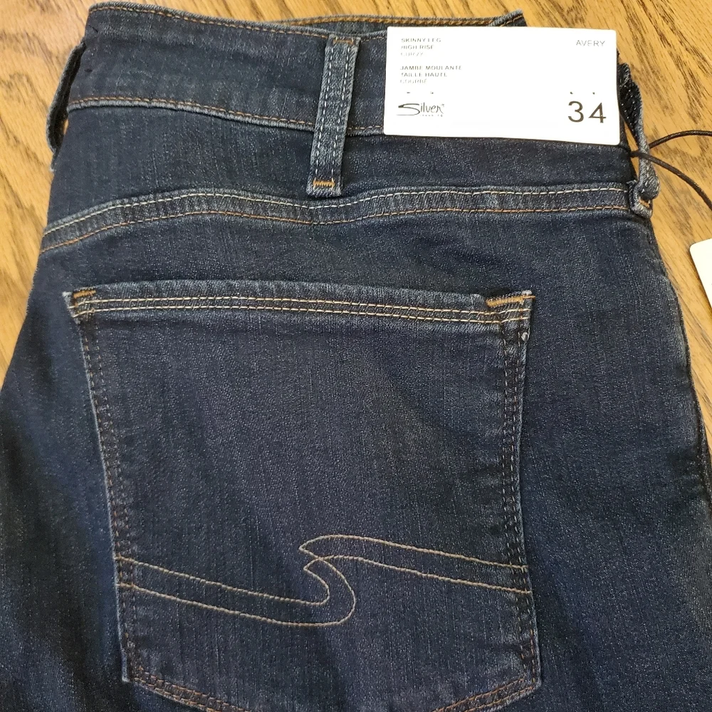 NWT Silver jeans. Avery skinny leg. High rise curvy. 34x29. - Picture 2 of 8